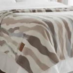 پتوی مسافرتی مایسا مدل راه راه